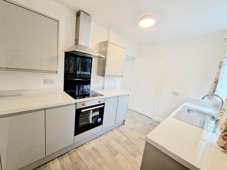 3 bedroom terraced house to rent - Photo 2