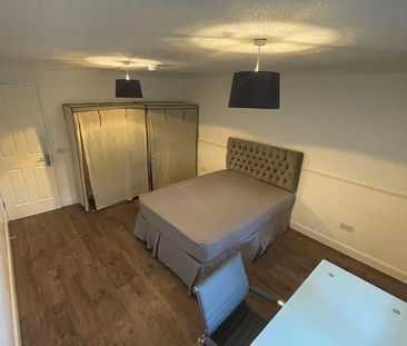 3 bedroom apartment to rent - Photo 3