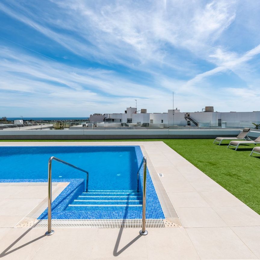 Middle Floor Apartment in Nueva Andalucía - Photo 1