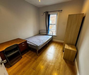 4 bedroom terraced house to rent - Photo 5