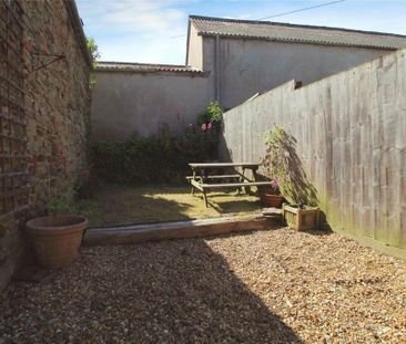 2 bedroom terraced house to rent - Photo 2