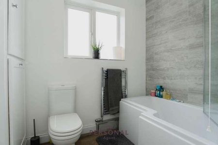 Nork Rise, Banstead, SM7 - Photo 4