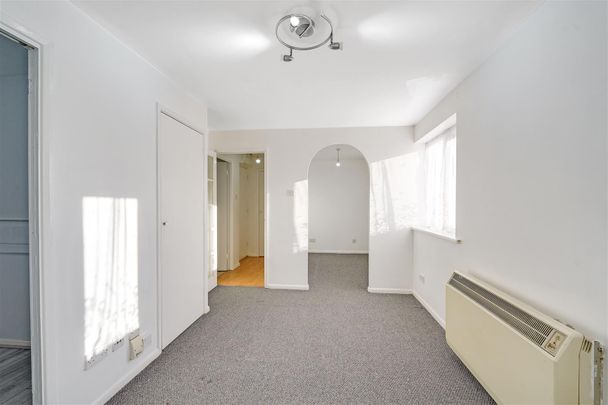 Studio To Let - Photo 1