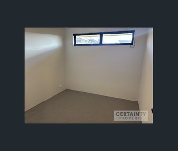 Immaculate 4-Bedroom Modern Home in Prestigious Baldivis Neighborhood - Photo 2