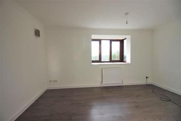 3 bedroom flat to rent - Photo 1