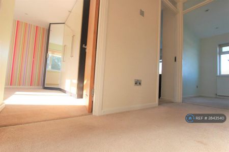 3 bedroom semi-detached house to rent - Photo 3
