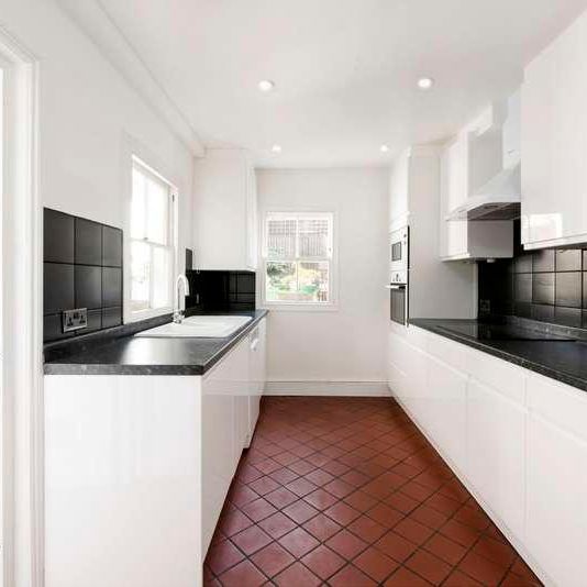 Stonells Road, London, SW11 - Photo 1