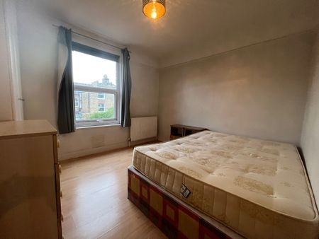 4 Bed Flat, Childebert Road, SW17 - Photo 4