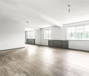 3 bedroom end of terrace house to rent - Photo 2