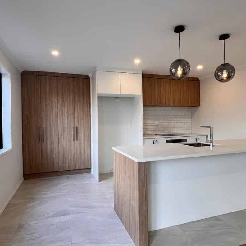 Easy access to the Northern & Southern Motorway - Photo 1