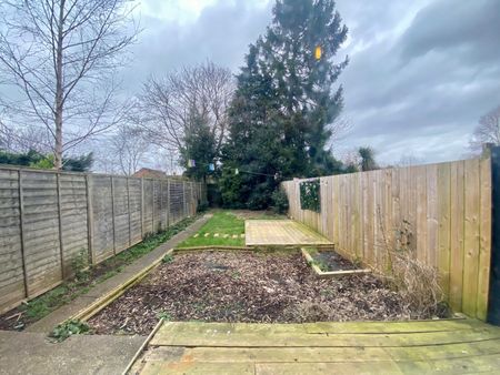 3 bedroom terraced house to rent - Photo 3