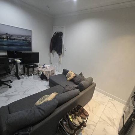 1 bedroom suite for rent - Photo 1