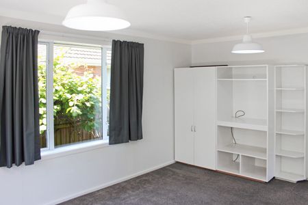 355 Clyde Road, Bryndwr - Photo 2