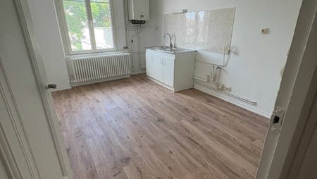 JARNY F2 - PROCHE GARE - IMMEUBLE CARACTERE - TERRASSE - Photo 3