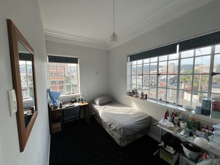 Cosy Furnished Room Available – Dun Barra House & Apartments - Photo 2