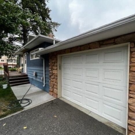 Charming 3 Bedroom House with Yard Downtown – Available Sept 1 - Photo 1