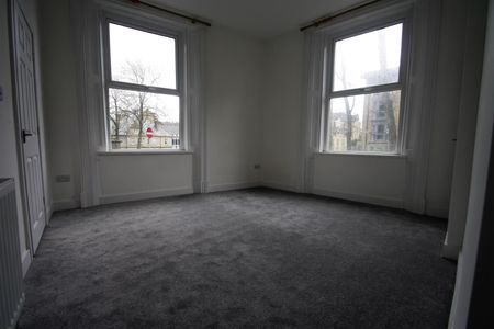 3 bed terraced house to rent in St. Johns Place, Halifax - Photo 2