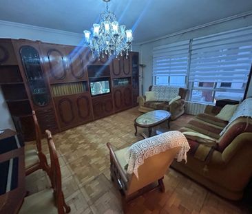 Piso de alquiler en Torrelavega - Calle Pintor Modinos, Centro - Photo 1