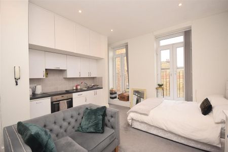 Studio to rent - Photo 2