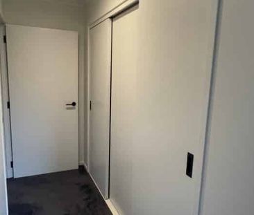 Stunning 4 bedroom low maintenance - Photo 4