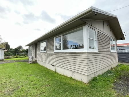 3 BEDROOM - BRAND BATHROOM - LARGE SHED - Photo 3