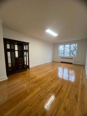 5777 Côte Saint Luc Road - Beautiful 2-Bedroom Apartment for Rent - Photo 1