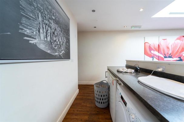 8 bedroom house to rent - Photo 1