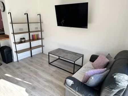 Tang Hall Lane, Tang Hall - P1110 - Photo 2