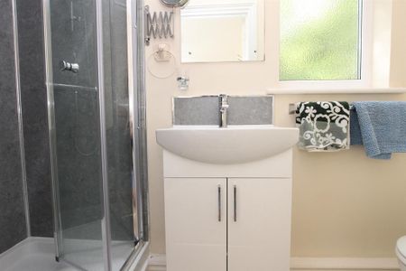 2 bedroom semi-detached house to rent - Photo 2