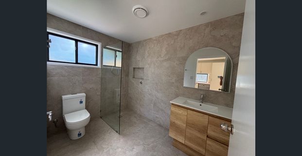 Cosy Brand New 2-Bedroom Unit – Downstairs - Photo 1