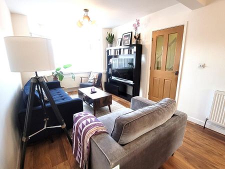 3 bedroom semi-detached house to rent - Photo 2