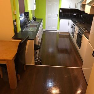 7 bedroom terraced house to rent - Photo 2