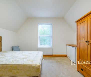 1 bedroom room to rent Walmersley Road, Bury, BL9 - Photo 6