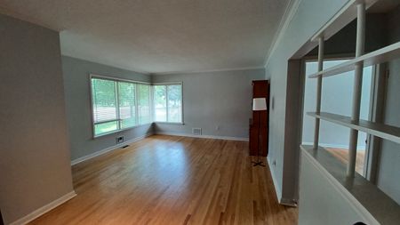 For Lease - 72 Lloyd Manor Road, Toronto, Ontario - Photo 2