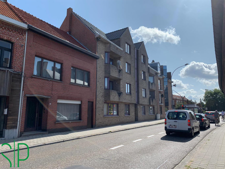 Appartement met 2 slaapkamers en terras in het centrum van Geel. - Photo 2