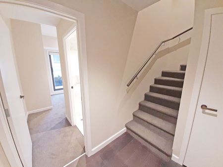 Double Level Apartment in Great Location - Photo 5