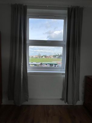Room in a Shared House, Redford Avenue, SM6 - Photo 1