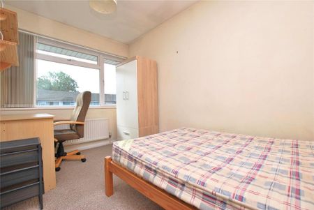 4 bedroom semi-detached house to rent - Photo 3