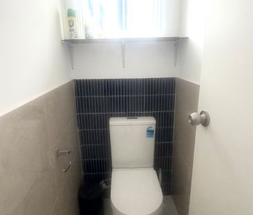 Quality Family Residence in Peaceful Edensor Park for RENT! - Photo 1