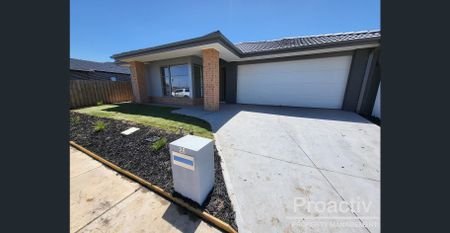 Modern Comfort in the Heart of Tarneit - Photo 2