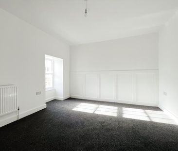 3 bedroom flat to rent - Photo 6