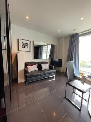 Studio Flat, West Tower, E14 - Photo 1