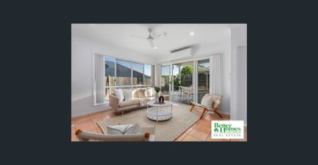 Bright, Spacious & Conveniently Located 3 Bedroom Home - Photo 2