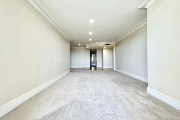 Family entertainer in a highly sought after locale - Photo 1