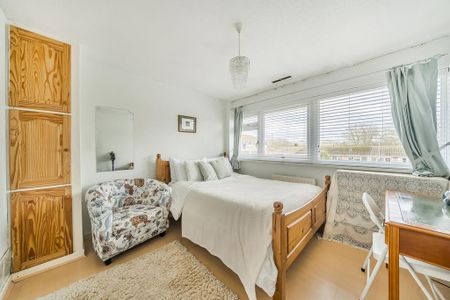 4 bedroom end of terrace house to rent - Photo 5