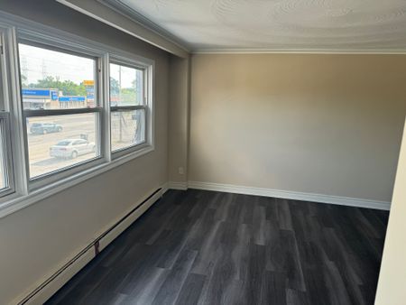 For Lease - 3828 Bloor Street, Toronto, Ontario - Photo 4