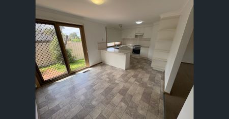 FRESHLY PAINTED THROUGHOUT Immaculate 3 bedroom rear unit. - Photo 5