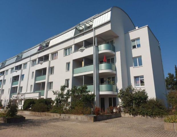 **Ruhig gelegene 2-Raum-Seniorenwohnung – die Wohnung ist nicht barrierefrei**- 4. Stock und Loggia **Anmietung nur für Menschen ab dem 70. Lebensjahr– oder ab dem 60. Lebensjahr mit gesundheitlichen Gründen** - Photo 1