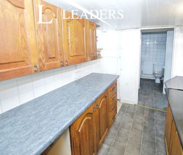 2 bedroom house to rent Brook Street, Colchester, CO1 - Photo 3