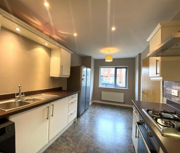 3 bedroom semi-detached house to rent - Photo 2